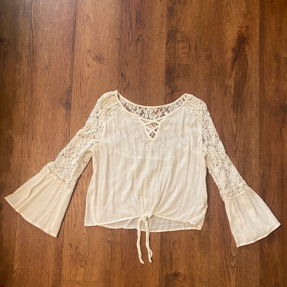 Lacey, white, long sleeve shirt, size L (juniors)